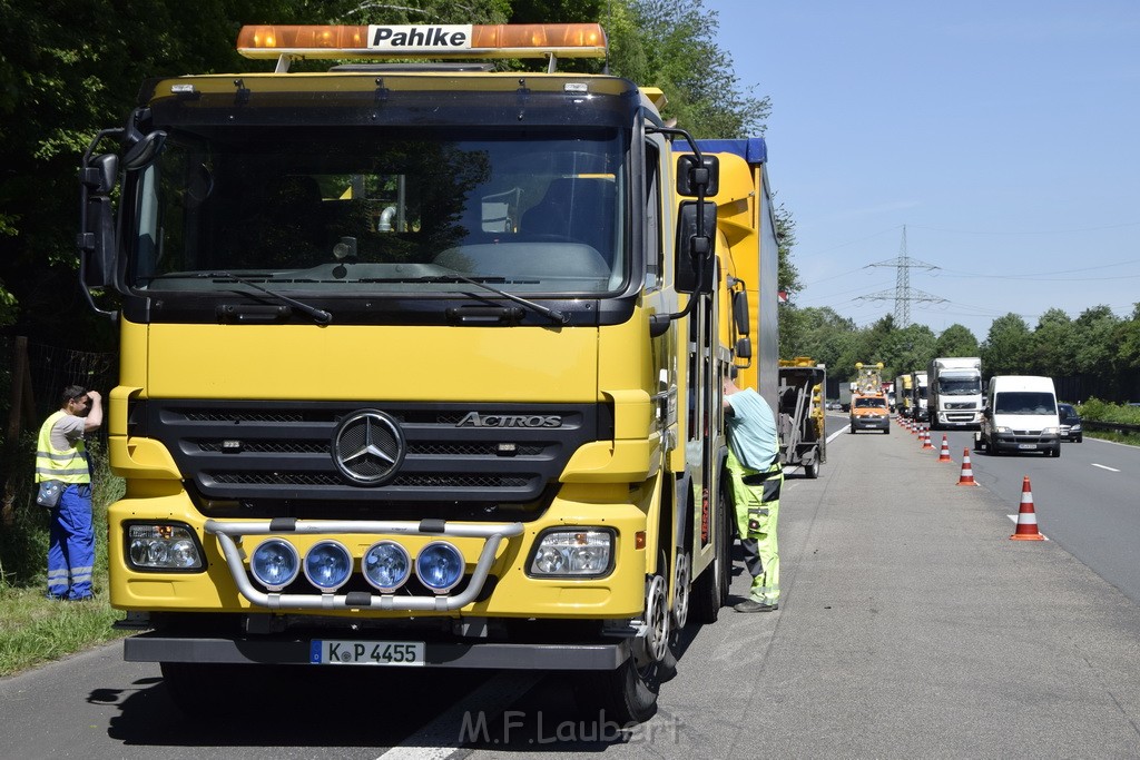 LKW in Boeschung A 3 Rich Frankfurt Hoehe Roesrath Lohmar P271.JPG - Miklos Laubert